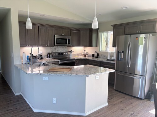 Beautiful 3-bedroom house  on fenced acre in Keeaau perfect for your getaway