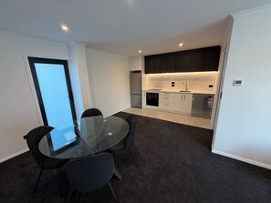 Dining - Central Apartments Rotorua - Unit 1 (Rotorua)