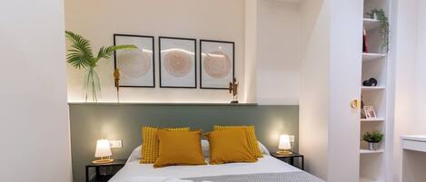 Bureau, fer et planche à repasser, Wi-Fi gratuit, draps fournis