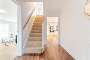 Interior - Spacious 4-Bed Contractor Home | Parking & Wi-Fi (Stoke Gifford)