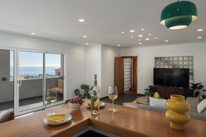 TV - Casa Tabaibo – With stunning view and jacuzzi (Funchal)