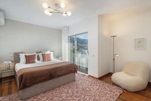 4 chambres, fer et planche à repasser, Wi-Fi, draps fournis