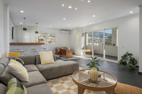 TV. Casa Tabaibo – With stunning view and jacuzzi