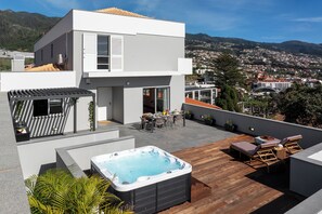Outdoor dining - Casa Tabaibo – With stunning view and jacuzzi (Funchal)