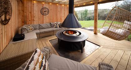 Luxury Cabin with Pergola in Rural Hampshire