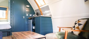 Luxury Cabin with Pergola in Rural Hampshire