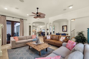 Smart-TV, Videospiele, Tischfußball