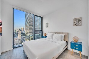 Desk, iron/ironing board, WiFi, bed sheets - Superb Unit with priceless location and amenities (Miami)