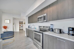 Fridge, microwave, oven, stovetop - Cosy 3Beds/3Baths High Floor Unit Heart Of Miami (Miami)