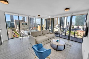 TV - X Miami 1708 · Spacious central unit in downtown Miami (Miami)