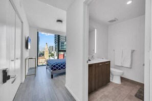 Desk, iron/ironing board, WiFi, bed sheets - X Miami 1708 · Spacious central unit in downtown Miami (Miami)