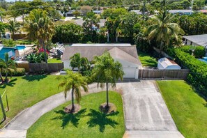 المنطقة المحيطة بالمنشأة