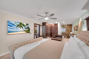 Desk, WiFi - Amazing house with pool (Miami)