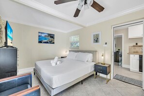 Fer et planche à repasser, lit parapluie, Wi-Fi, draps fournis