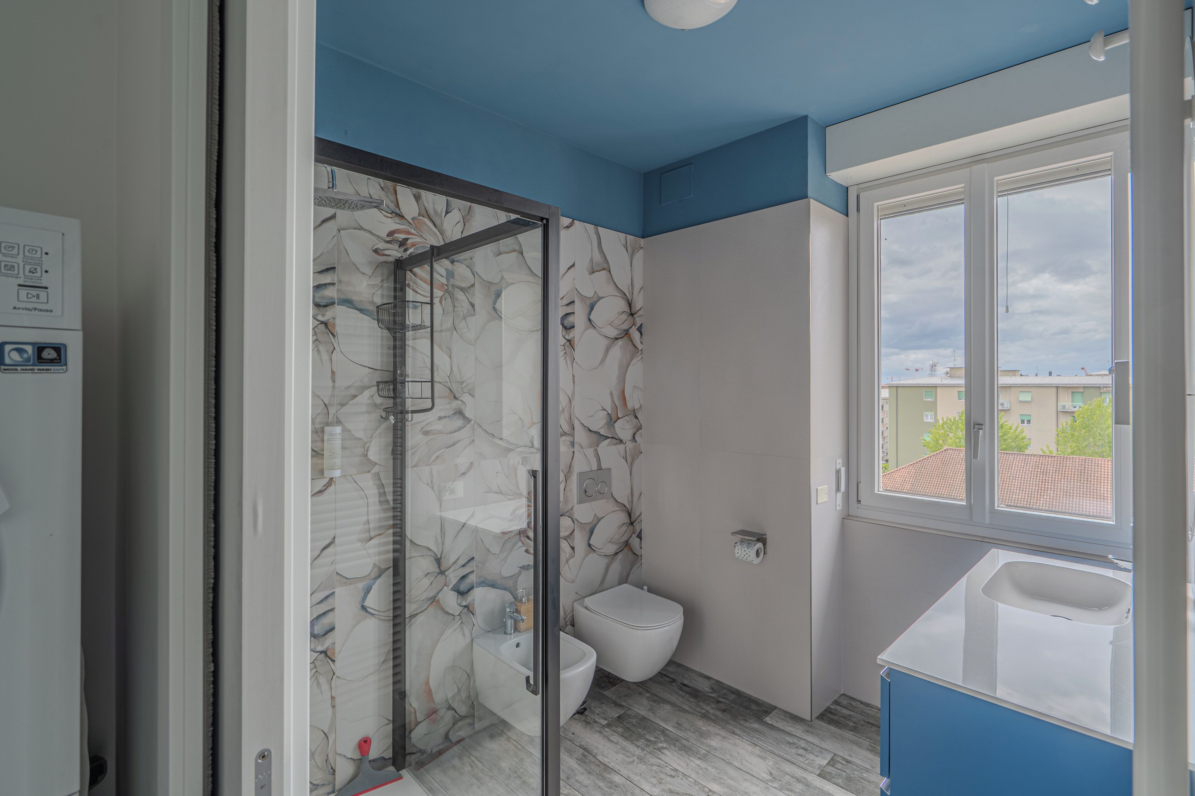 Doccia, asciugacapelli, bidet, asciugamani