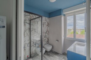 Doccia, asciugacapelli, bidet, asciugamani