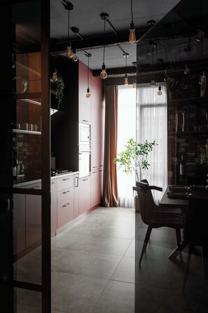 Fridge, microwave, oven, stovetop - Designer Loft•Downtown quiet - GrandStay Certified (Chișinău)