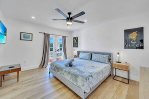 Desk, iron/ironing board, travel cot, WiFi - Stunning Tropical Pool House Delray Near The Ocean (Delray Beach)