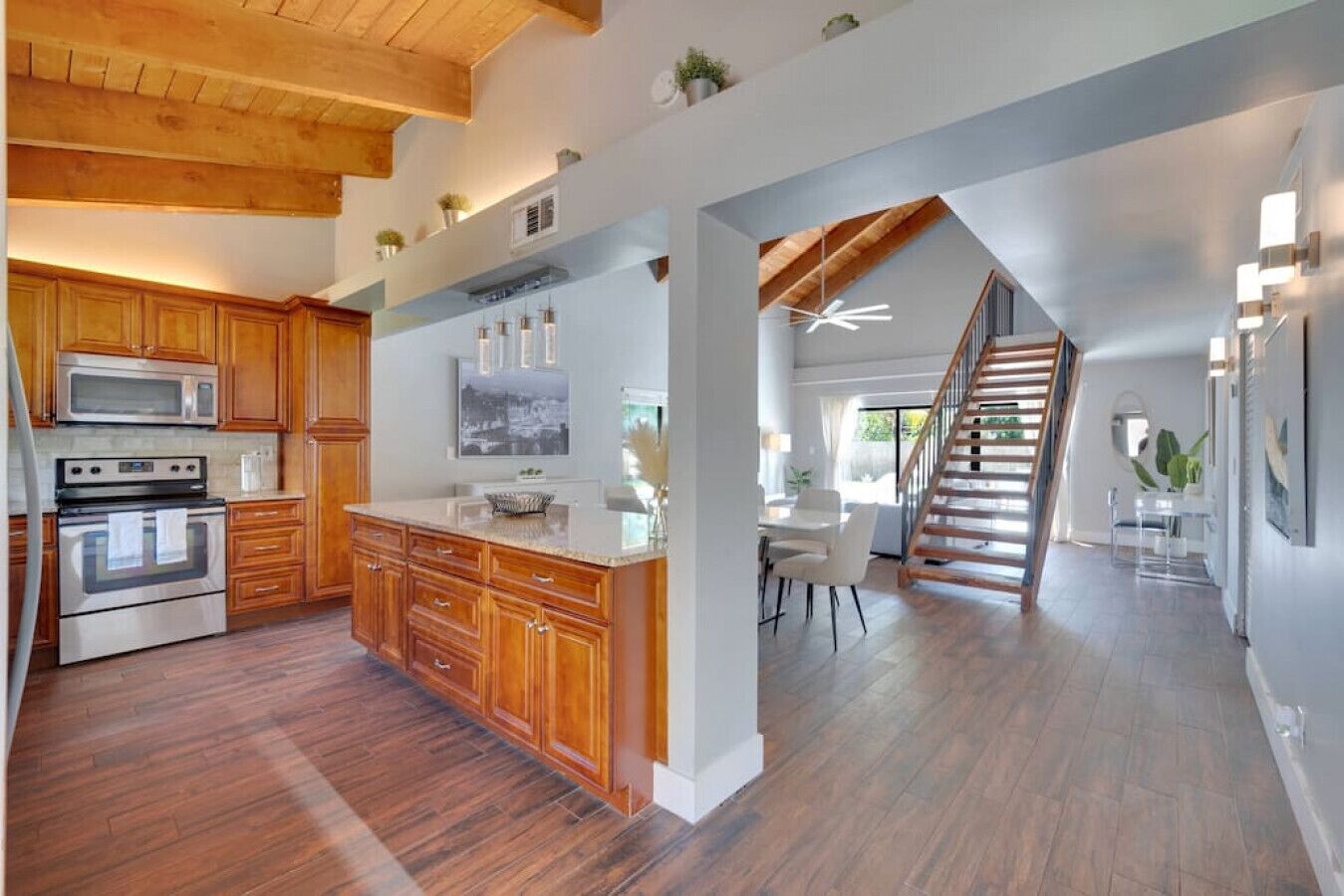 Kühlschrank, Mikrowelle, Ofen, Geschirrspüler