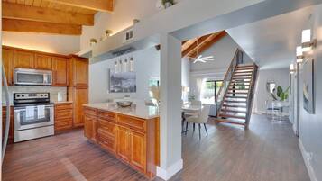 Kühlschrank, Mikrowelle, Ofen, Geschirrspüler