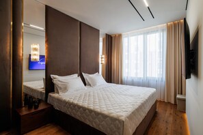 2 Schlafzimmer, Schreibtisch, Bügeleisen/Bügelbrett, WLAN
