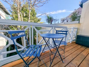 Outdoor dining - [Élégant] Duplex Centre-Ville Accès privé Plage (Arcachon)