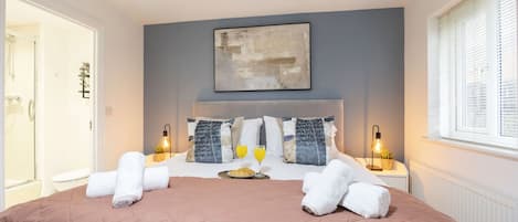 Iron/ironing board, free WiFi, bed sheets