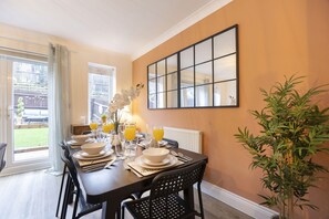 Dining - Modern 4 Bed Home With Parking Close To Town (Cheltenham)