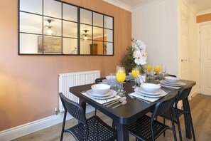 Dining - Modern 4 Bed Home With Parking Close To Town (Cheltenham)