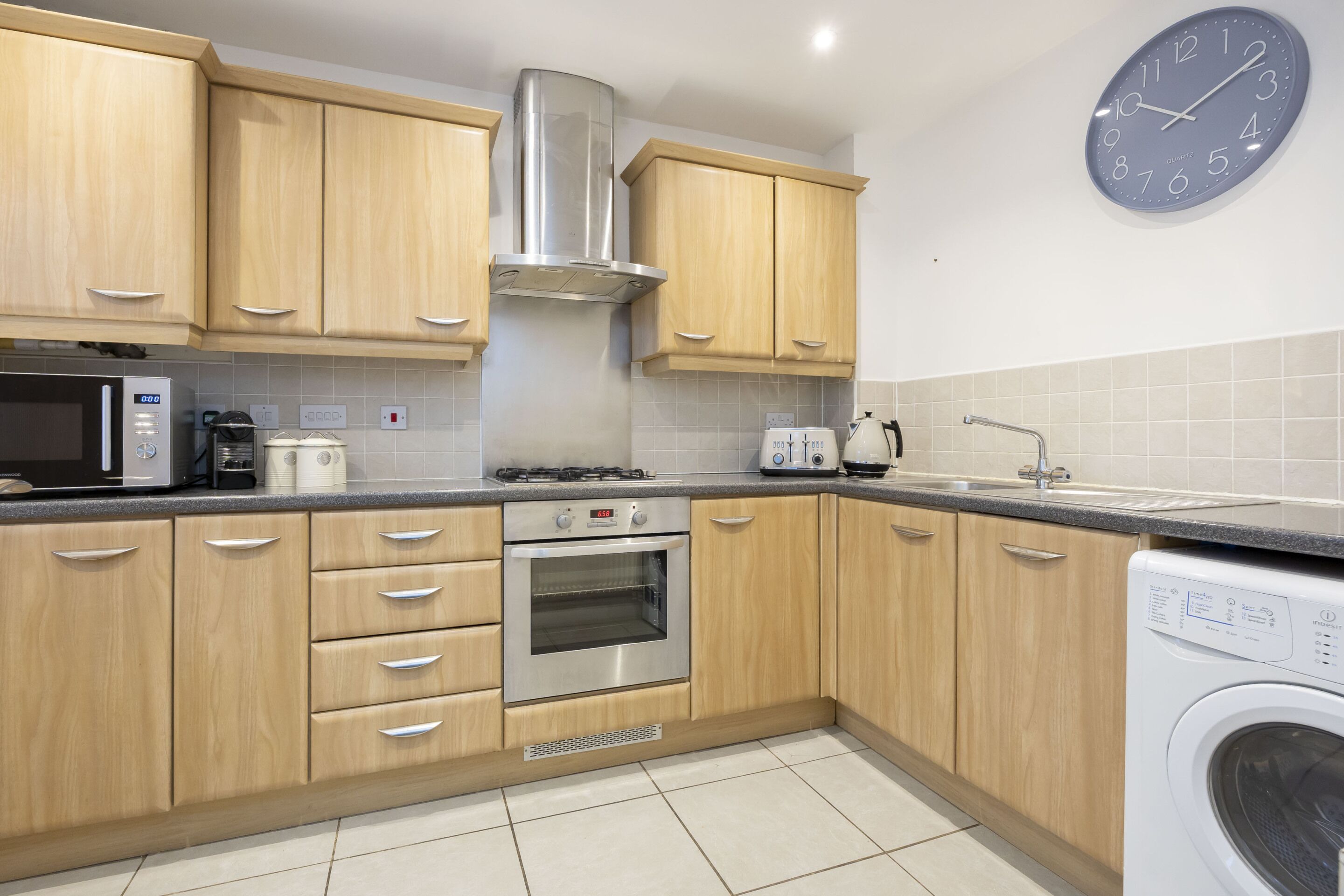 Coffee/tea maker, fridge, microwave, oven