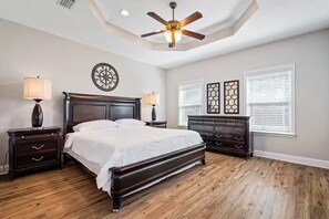 Planxa i posts de planxar, wifi i roba de llit 