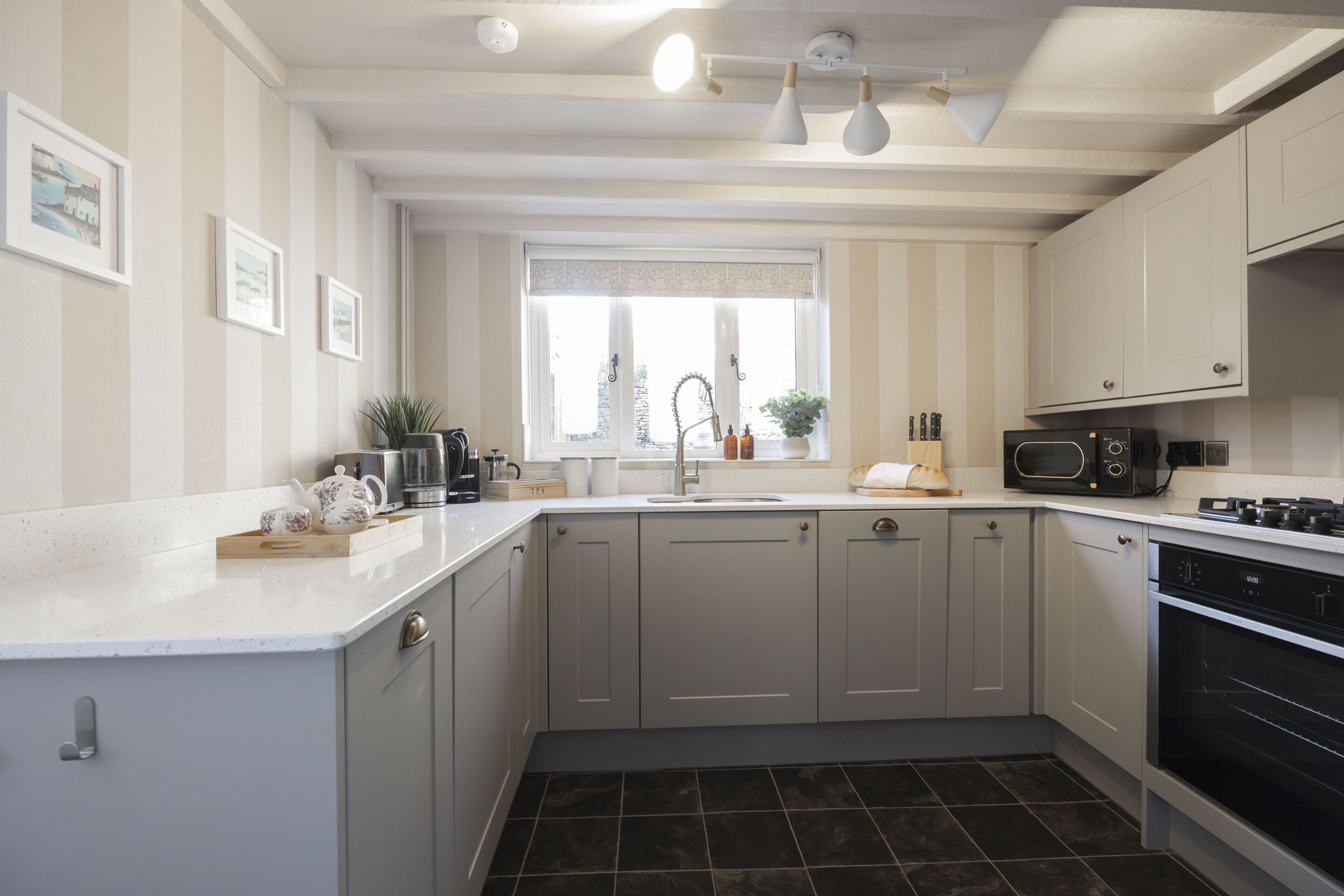 Coffee/tea maker, fridge, microwave, oven