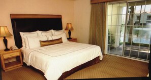 Iron/ironing board, Internet, bed sheets - Walk across the street to BNP PARIBAS OPEN tennis event, no need to drive/park. (Palm Desert)