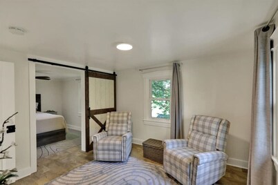 Ol White House & Amish Farm Experience in Paradise