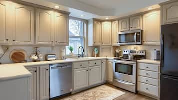 Geladeira, micro-ondas, fogão, cooktop