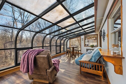 Forest Hills Retreat - Dog Friendly, Fenced