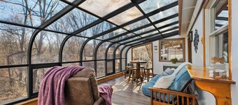 Forest Hills Retreat - Dog Friendly, Fenced