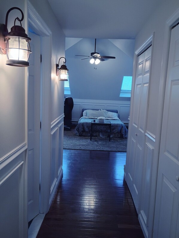 Iron/ironing board, WiFi, bed sheets - 4-bedroom estate in delightful Lagrangeville with AC (Lagrangeville)