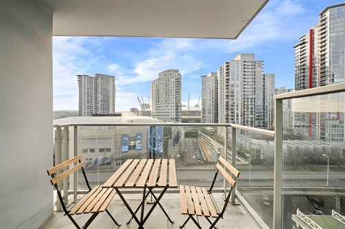 Prime Downtown Stay | Pool, Gym, Sauna | Free Parking