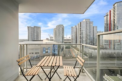 Prime Downtown Stay | Pool, Gym, Sauna | Free Parking