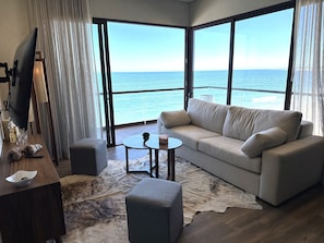 Smart TV, books - Exclusive beachfront apartment! (Sin.)