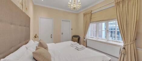 1 soverom, strykejern/-brett, reiseseng for barn og wi-fi