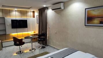 Presidential Room, 2 Bedrooms | In-room safe, desk, laptop workspace, blackout curtains