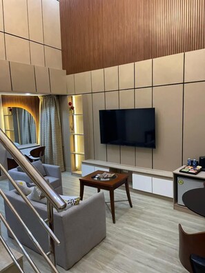 Presidential Room, 2 Bedrooms | In-room safe, desk, laptop workspace, blackout drapes