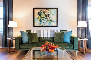 Smart TV, reproductor de DVD, libros y videoteca 