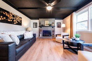 Smart TV, reproductor de DVD, libros y videoteca 