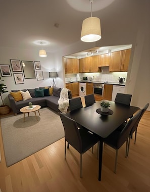 Apartemen Comfort, balkon, pemandangan kebun | Area keluarga