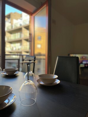 Comfort-lejlighed - balkon - udsigt til have | Opholdsområde | Fladskærms-tv
