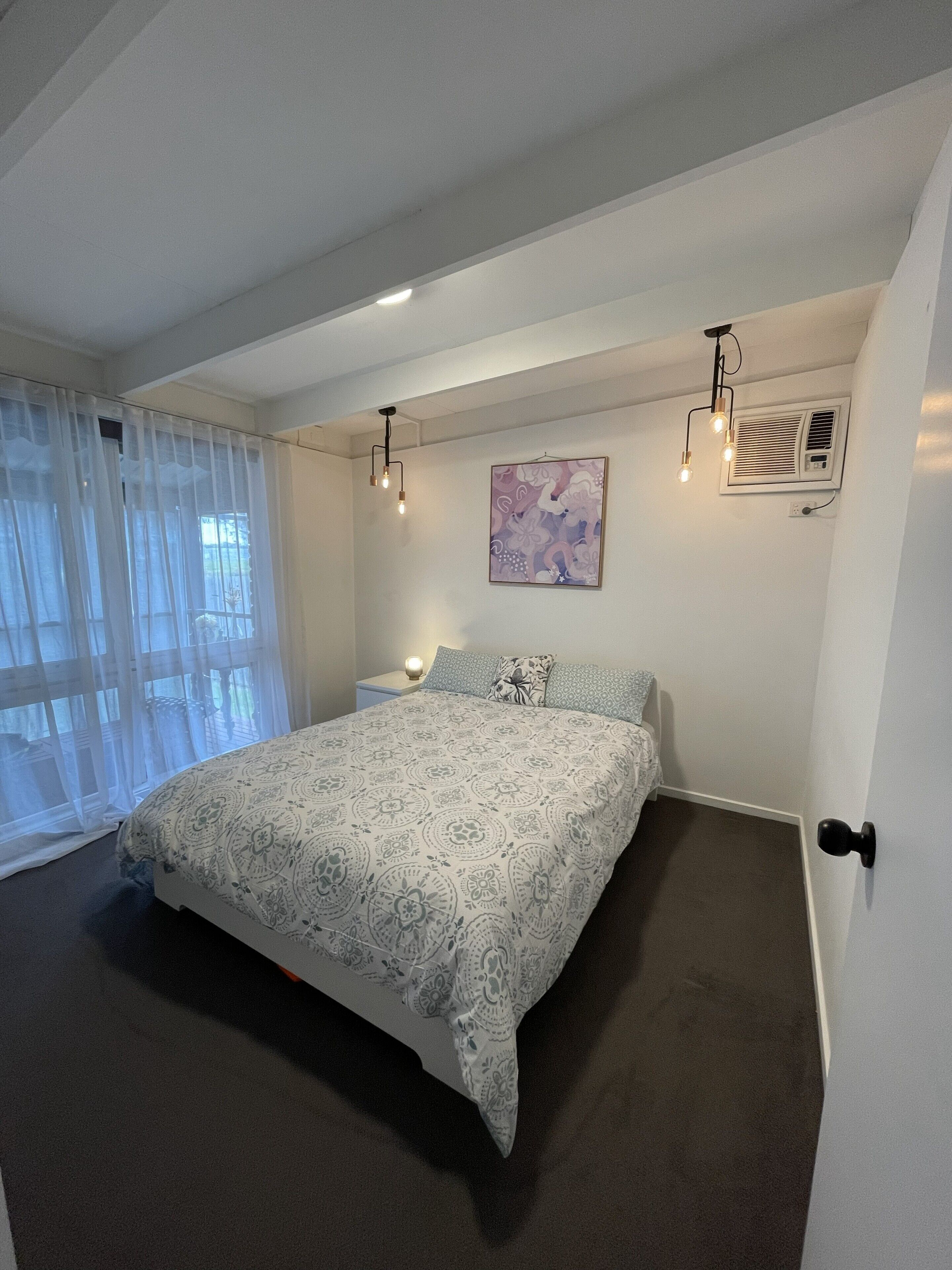 مكواة/لوح كي وواي فاي مجانًا وملاءات أسرّة