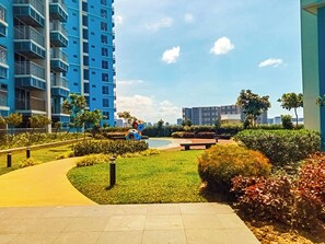 Property grounds - Cozy and Spacious 1BR near Okada, Solaire, Airport (Parañaque)